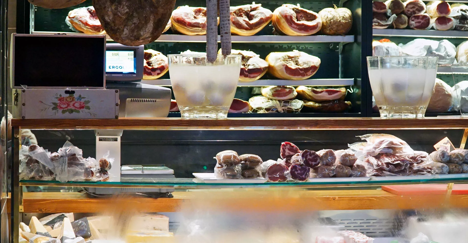 banco con salumi