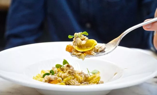 ravioli e forchetta
