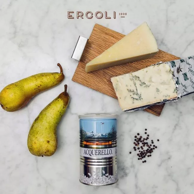 ingredienti per riso acquerello cacio, pepe e pere