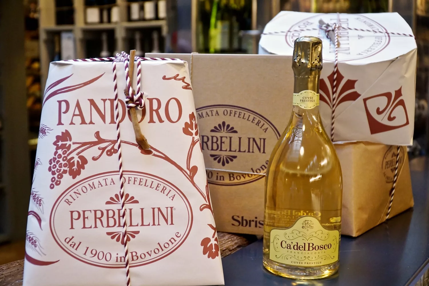 pandoro perbellini e bottiglia ca del bosco