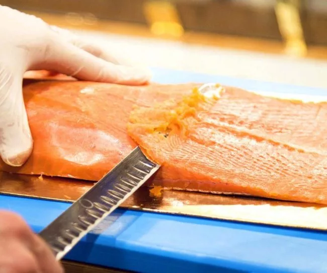 sfilettatura del salmone reale selvaggio red king