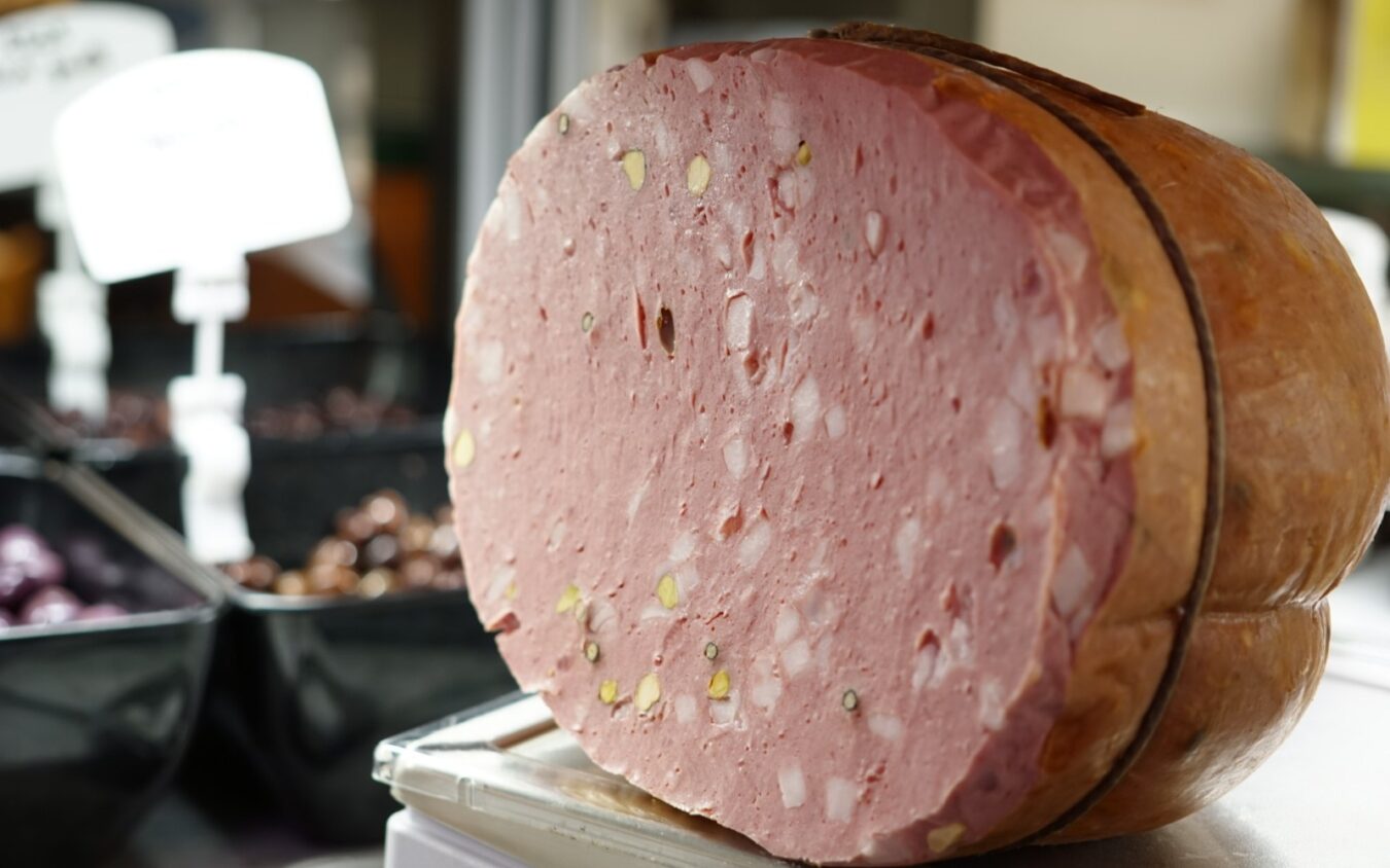 Mortadella di alta qualità. La selezione Ercoli 1928