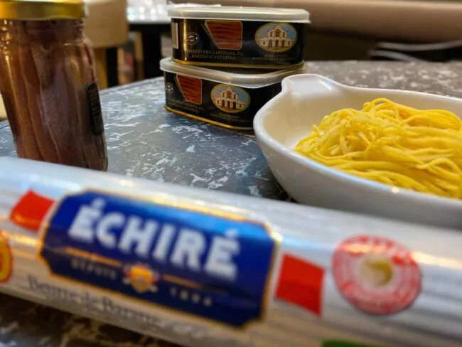 pacco di tagliolini, burro, alici